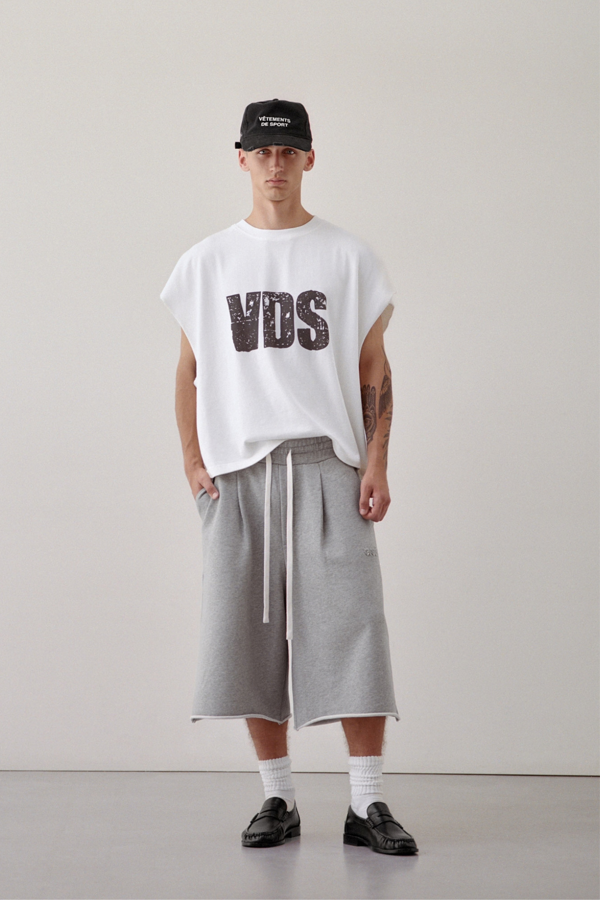 Relaxed Pleated Shorts – Marl Grey