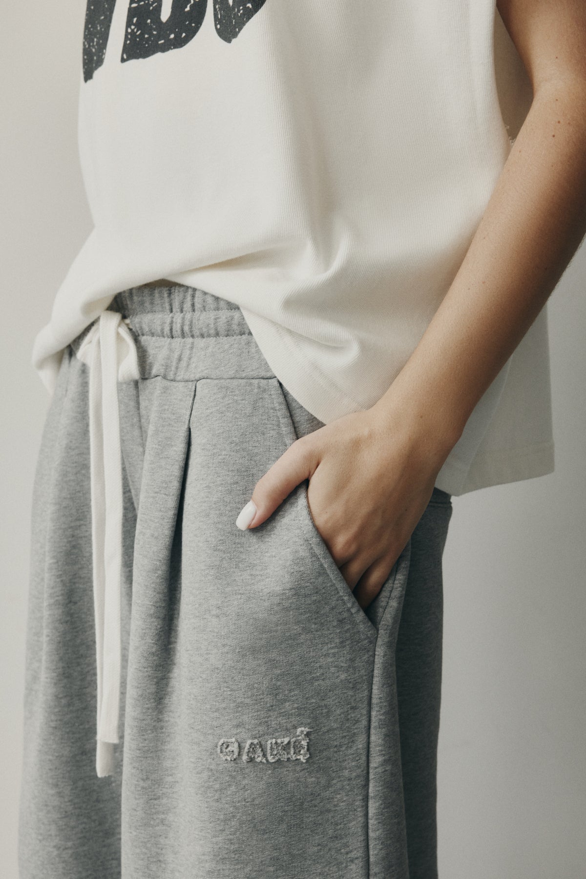Relaxed Pleated Shorts – Marl Grey