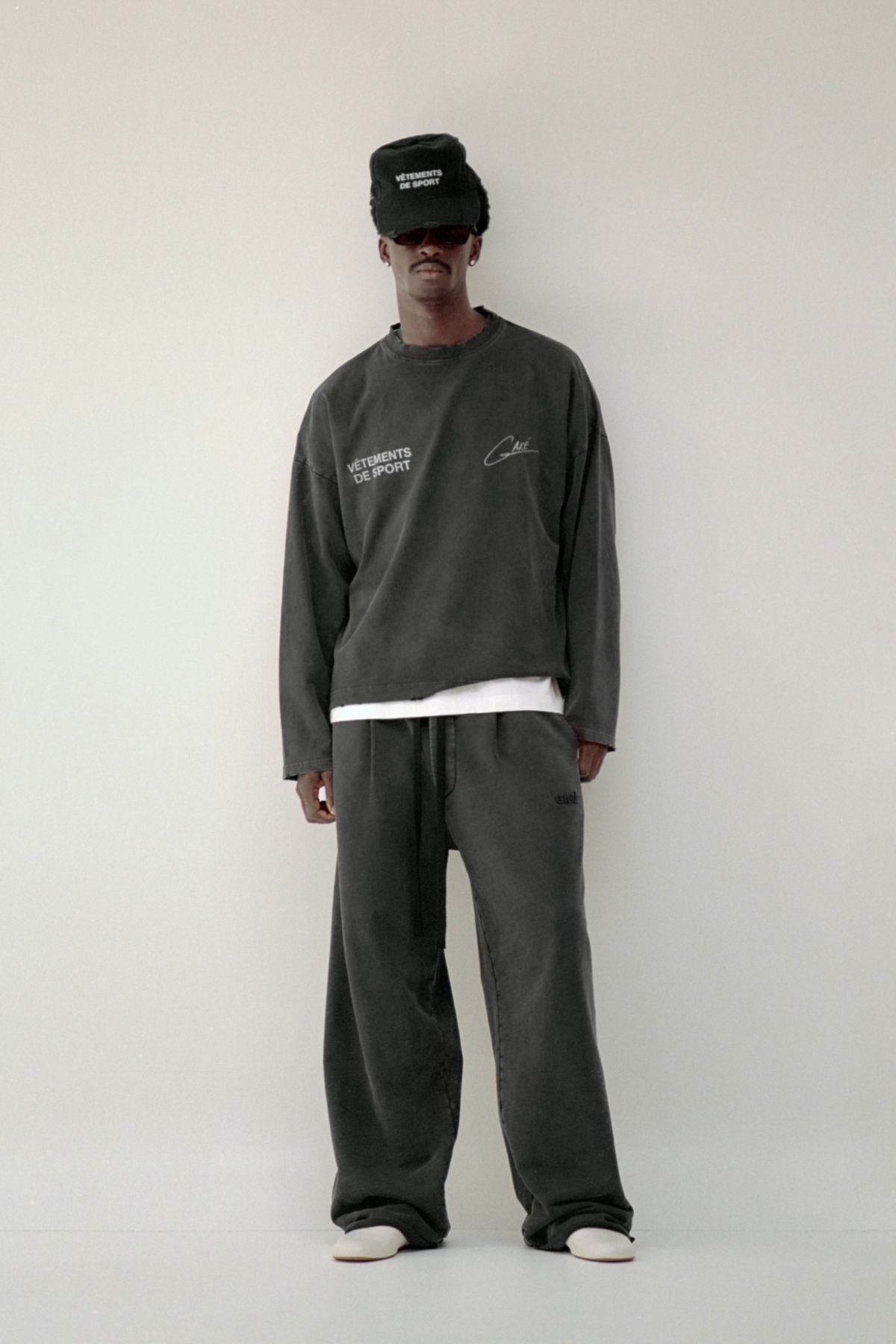 Relaxed Pleated Sweatpants – Vintage Black